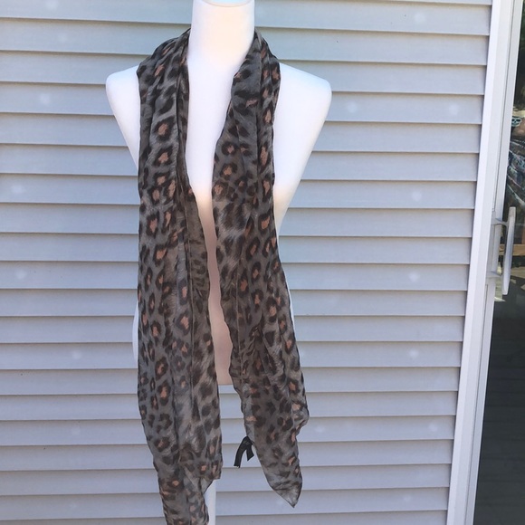 H&M leopard print scarf - Picture 4 of 4